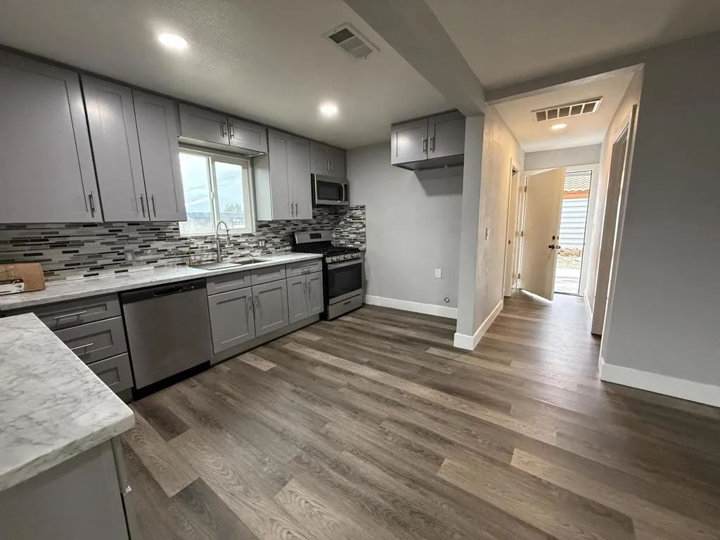 71362 Aurora Road, Desert Hot Springs, California 92241 home-pic-3